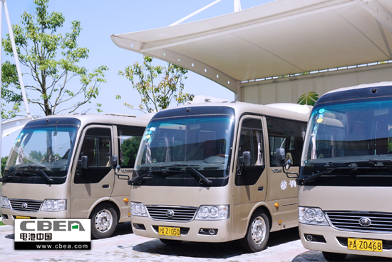 圖為杉杉股份運營(yíng)的電動(dòng)客車(chē).jpg