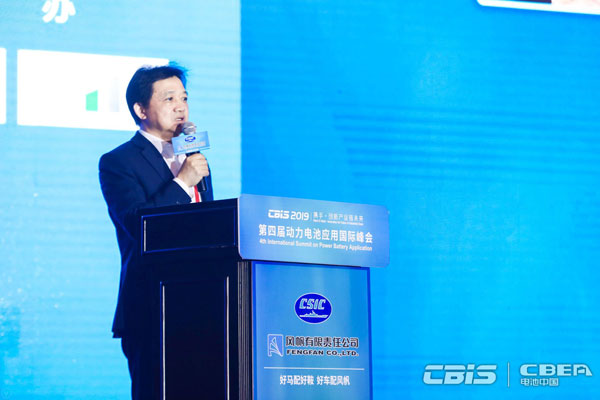 國家科技成果轉化基金新能源汽車(chē)創(chuàng  )業(yè)投資子基金合伙人兼總裁方建華主持會(huì )議