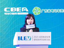 電池中國網(wǎng)CEO張雨發(fā)布“中國電動(dòng)車(chē)鋰電安全倡議藍皮書(shū)”