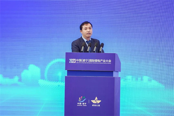 中國化學(xué)與物理電源行業(yè)協(xié)會(huì )動(dòng)力電池應用分會(huì )研究中心總經(jīng)理周波：發(fā)布《2023年全球鋰電產(chǎn)業(yè)供需白皮書(shū)》